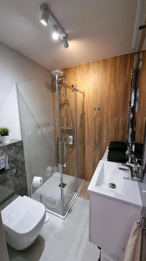 Apartament Mlody Gdansk - Bezplatny Parking, Mocne Wifi, Dobre Polaczenie Z Lotniskiem 0*,  Poland