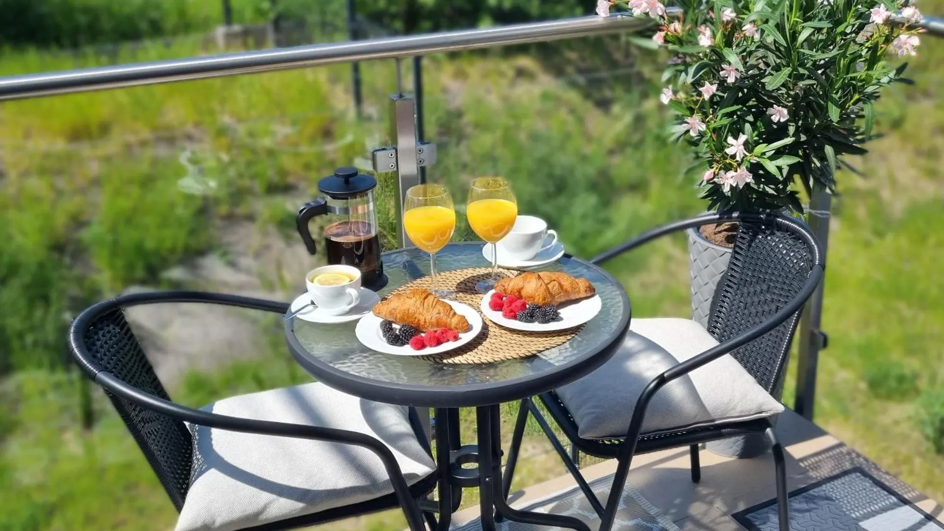 Apartment Apartament Mlody Gdansk - Bezplatny Parking, Mocne Wifi, Dobre Polaczenie Z Lotniskiem